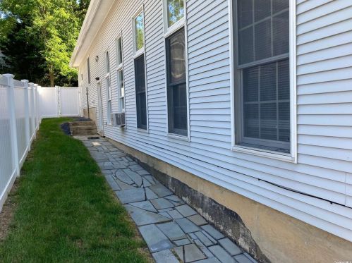 20 Maryland St, Huntington Station NY  11746-6834 exterior