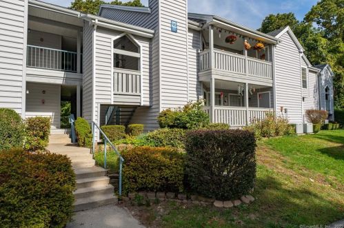 90 Crown Knoll Ct, Groton CT  06340-6280 exterior