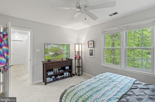 10809 Dayflower Ct, Herndon VA  20191-5109 exterior