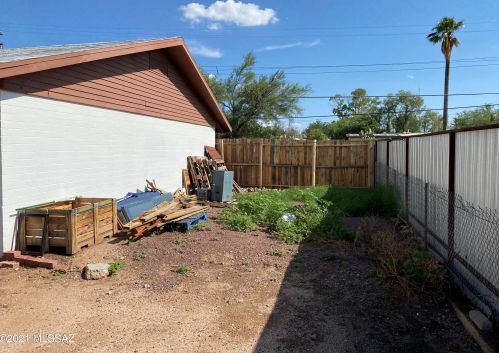 135 Blacklidge Dr, Tucson AZ 85705-3829 exterior