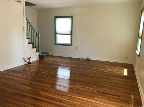 1607 Lincoln Ave, New Hyde Park NY  11040-4315 exterior