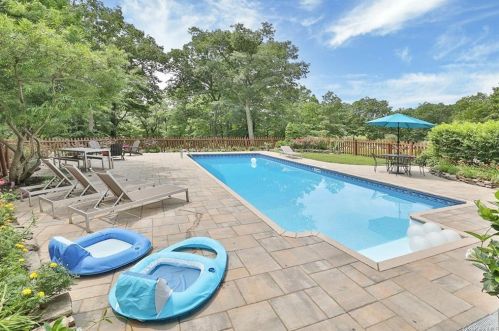 68 Spice Bush Ln, Tuxedo Park NY  10987-3518 exterior