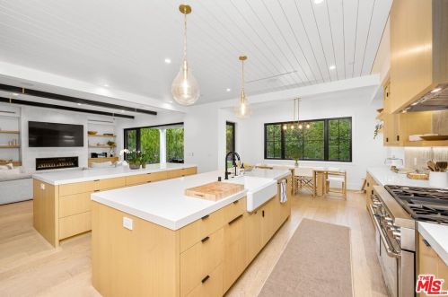 4910 Texhoma Ave, Van Nuys CA  91316-3740 exterior