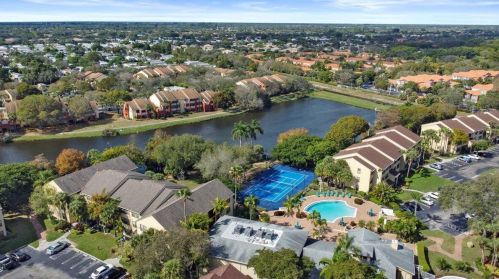 2305 Congress Ave, Boynton Beach FL  33426-7434 exterior