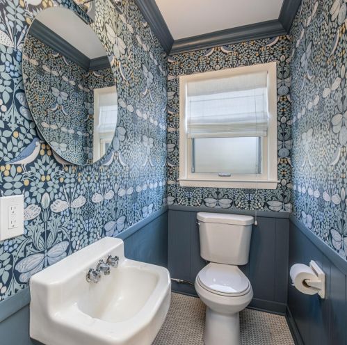 9062 Lake Dr, Milwaukee WI  53217-1974 exterior