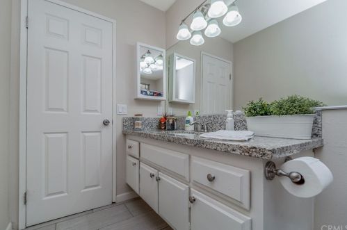 6742 Dove Ln, Riverside CA  92506-5000 exterior