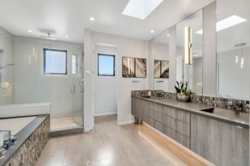 50 Rivo Alto Canal, Long Beach CA  90803-4047 exterior