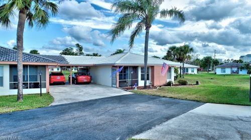 220 Oakmont Pkwy, Lehigh Acres, FL 33936-5835