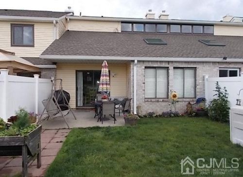 26 Front Ct, Old Bridge NJ  08857-1942 exterior