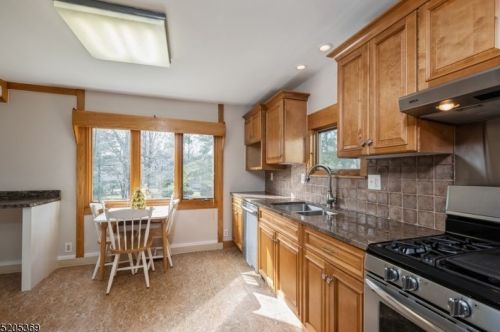 514 River Rd, Annandale NJ  08801-3440 exterior