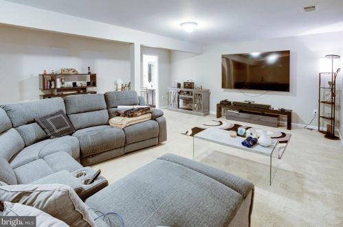 3602 Eagle Ridge Dr, Woodbridge VA  22191-6564 exterior