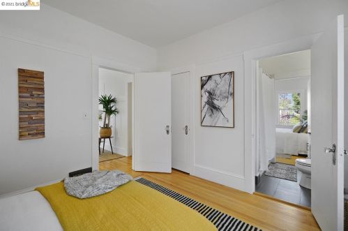 456 Cavour St, Oakland CA  94618-1077 exterior