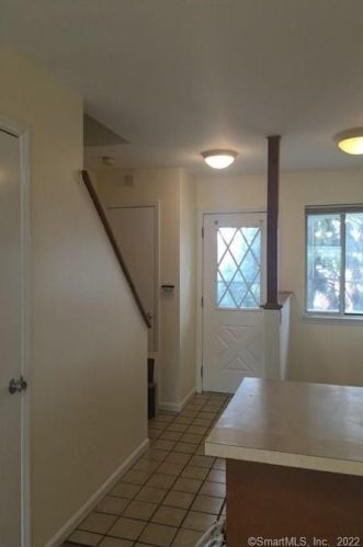 718 Cove Rd, Stamford, CT 06902-5437