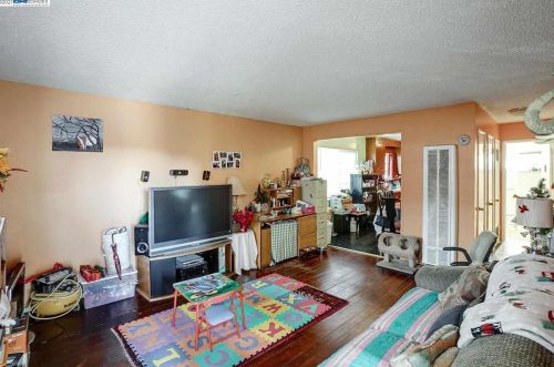 1517 51st Ave, Oakland CA 94601-5237 exterior