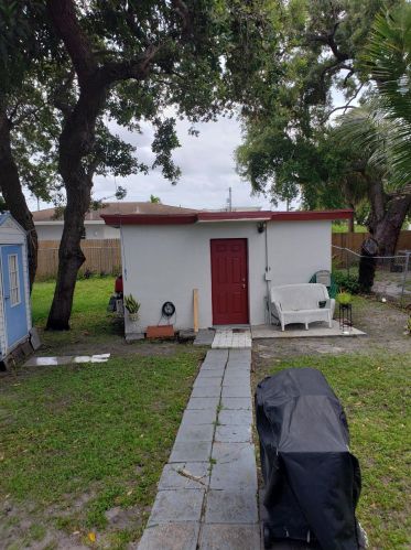 601 1st St, Dania Beach, FL 33004-3208