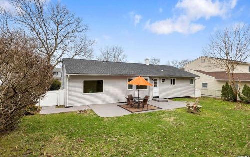 40 West Dr, San Remo NY  11754-3815 exterior