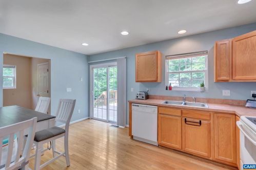 2 Riverside Dr, Bybee VA  22963-2021 exterior