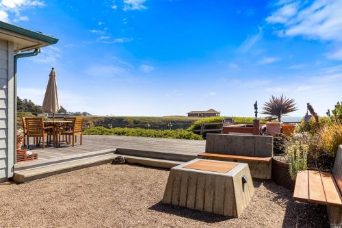 14240 Headlands Point Way, Mendocino CA  95460-9612 exterior