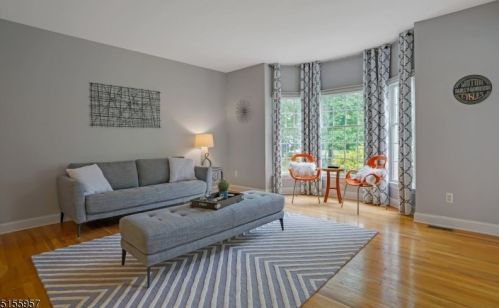 8 Forest View Dr, Martinsville NJ  08836-2039 exterior