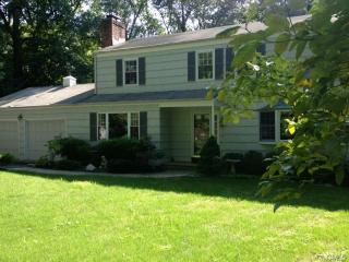 84 Hunting Ridge Rd, Stamford, CT 06903-2317