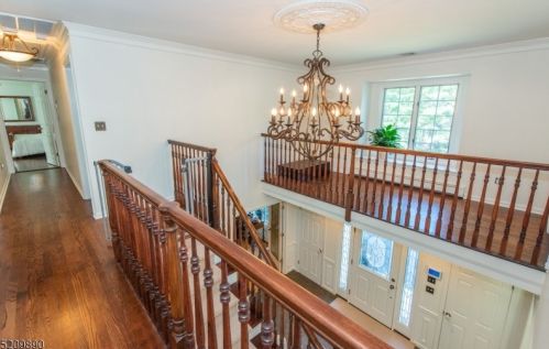 77 Fountain Dr, Skyline Lakes NJ  07456-2406 exterior