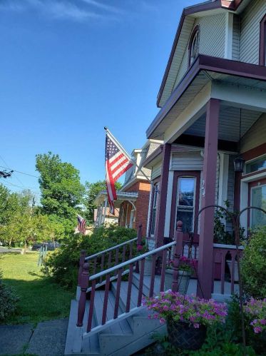 24 Academy St, New Hamburg, NY 12590-2716