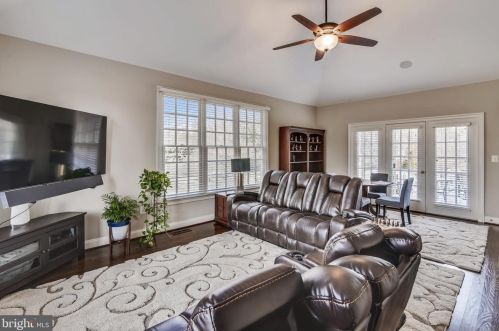 19228 Charandy Dr, Leesburg VA 20175-7215 exterior