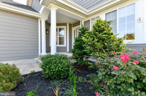 284 Lakeside Dr, Lewes, DE 19958-8983