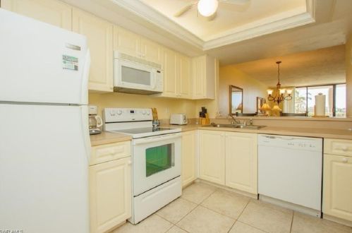 440 Seaview Ct, Marco Island, FL 34145-2617