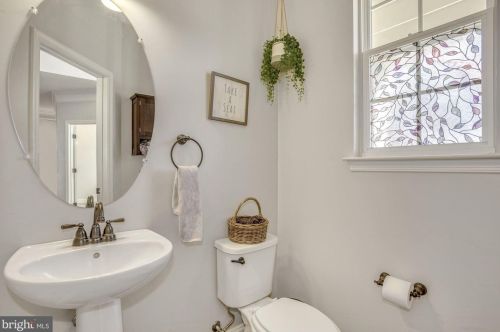 13503 Eagles Rest Dr, Leesburg VA 20176-5035 exterior