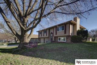 13203 Courtney Dr, Bellevue, NE 68123-2338