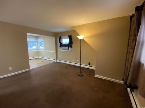 480 Pennsylvania Ave, Williston Park, NY 11596-2331