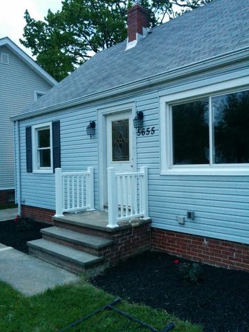 5655 Shawnee Dr, Cleveland OH  44124-3050 exterior
