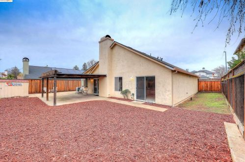 1861 Concannon Dr, Oakley CA  94561-3018 exterior