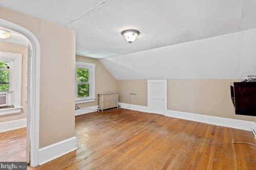 26 Cherry Ave, Collegeville, PA 19426-2105