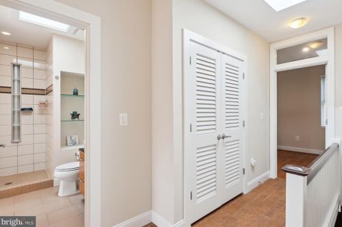 712 Kenyon St, Washington DC  20010-1522 exterior