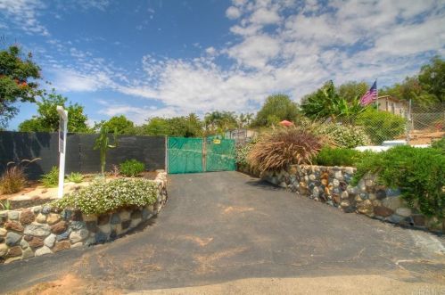 250 Neil Ter, Vista, CA 92084-1725