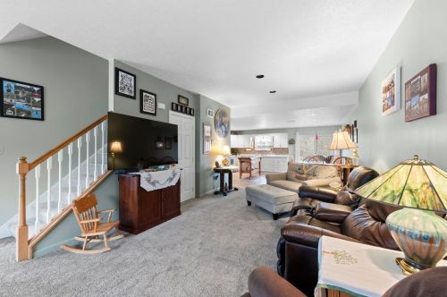 37 Elena Ave, New Kensington PA  15068-9749 exterior