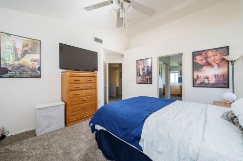 27543 Courtview Dr, Santa Clarita CA  91354-1601 exterior