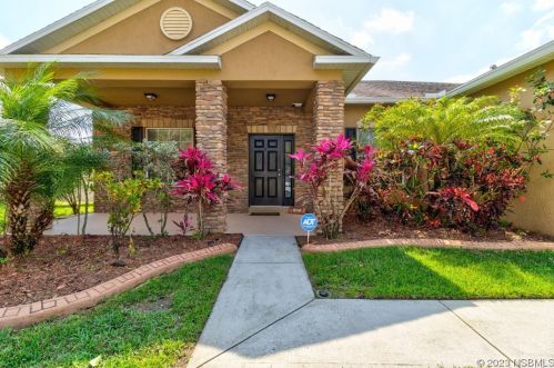 620 L M Davey Ln, Titusville, FL 32780-3283