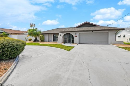 1814 15th Ter, Cape Coral, FL 33990-3868