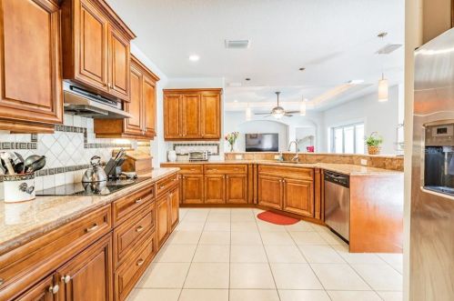 216 Spg Blvd, Tarpon Springs FL 34689-3554 exterior