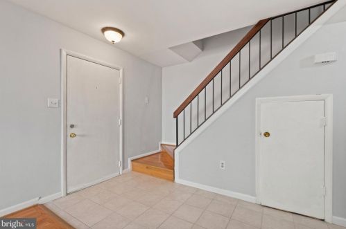 10679 Spring Oak Ct, Springfield VA  22015-2214 exterior