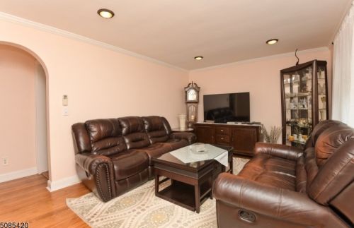 122 8th Ave, Manville NJ  08835-1250 exterior