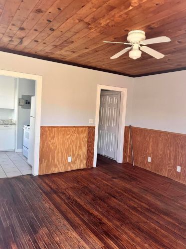 704 49th St, West Palm Beach, FL 33407-2828