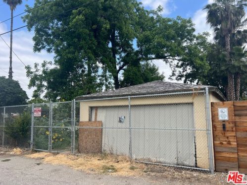 14822 Saticoy St, Van Nuys CA 91406-2436 exterior