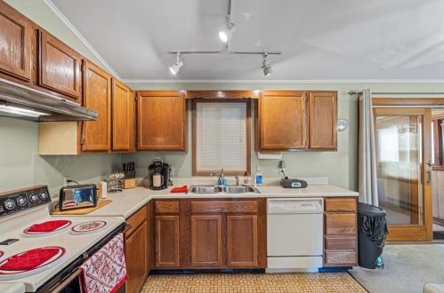 11 Pepper Bush Trl, South Kingstown RI  02874-2368 exterior