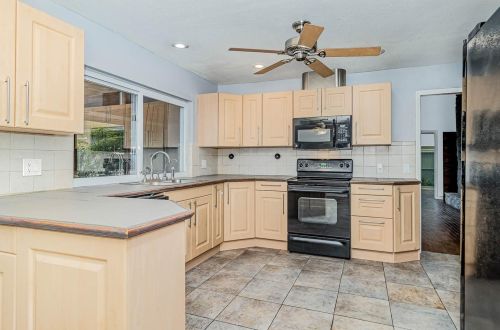 4524 Lake Orlando Pkwy, Orlando, FL 32808-1716