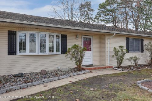 288 Huxley Dr, Bricktown, NJ 08723-6541