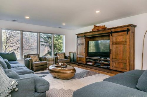 29 Ledgewood Dr, Sherman CT  06784-2040 exterior